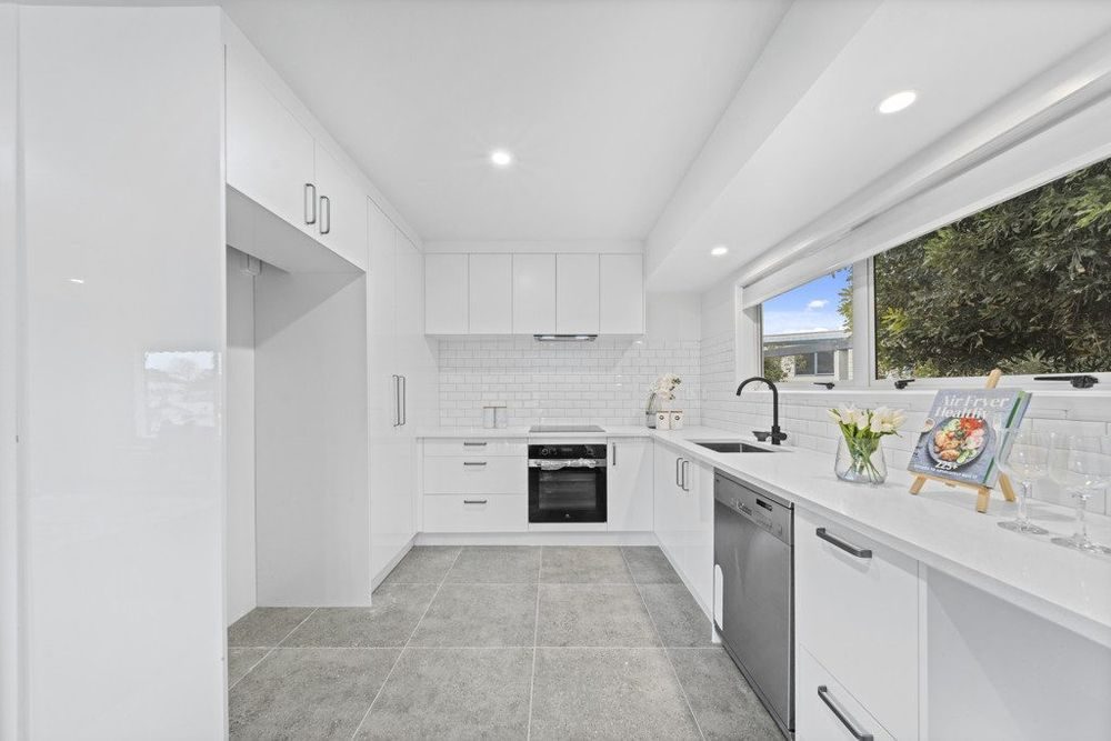 Reclad project: new white kitchen with subway tile splashback